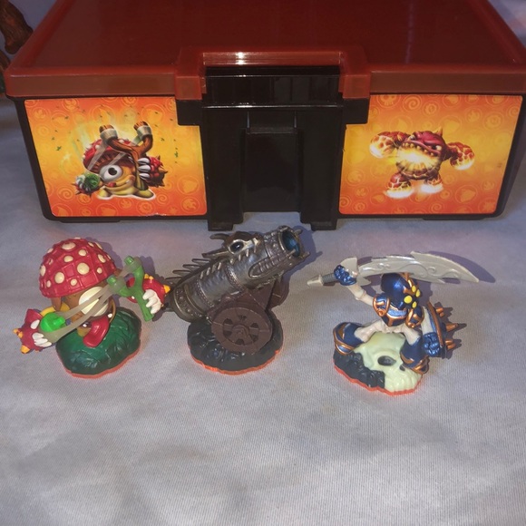 Skylanders Giants figures w/ organizer box - Picture 3 of 8